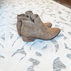 Madden Girl Neville booties